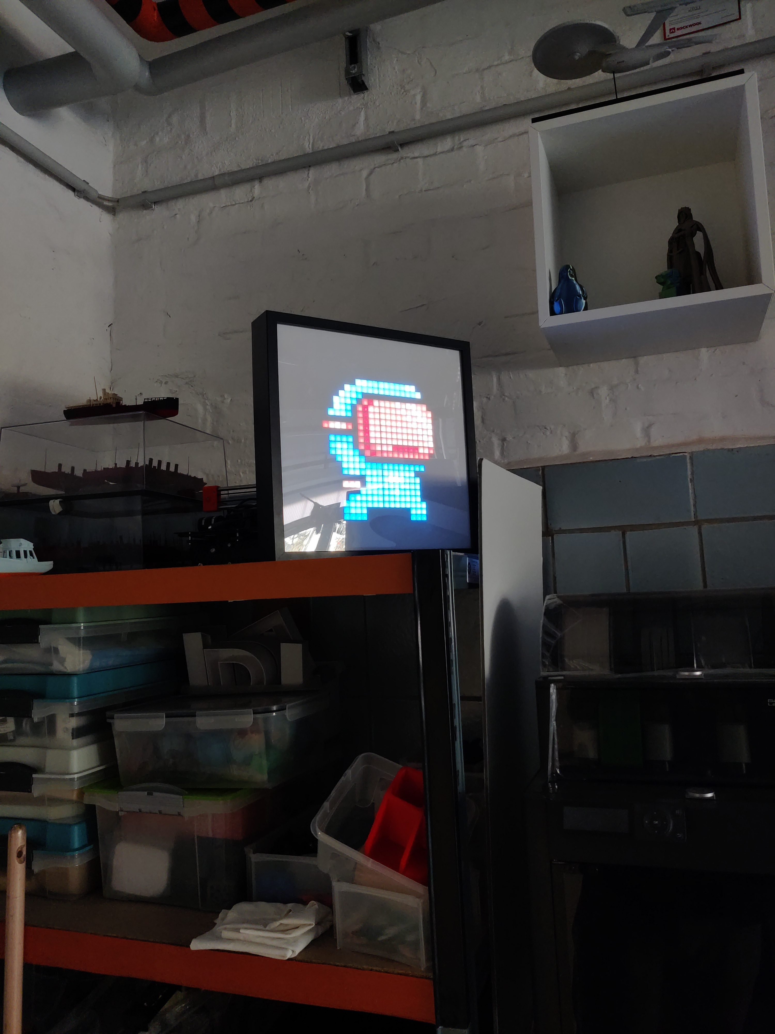 Etwas nette Blinky Deko gibt's auch hier